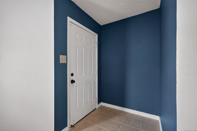 306 Meadow Dr, Marion, TX 78124