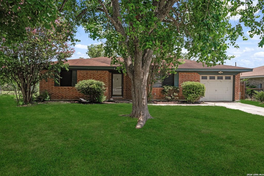 306 Meadow Dr, Marion, TX 78124