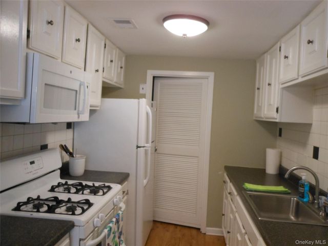 86 Birchwood Road 402, Medford, NY 11763