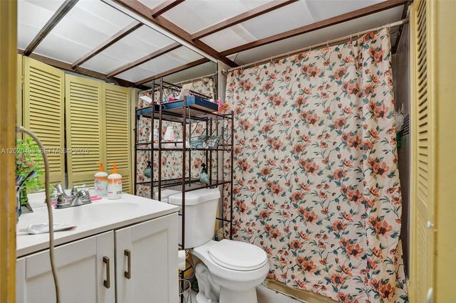 6408 NW 72nd Ave, Tamarac, FL 33321