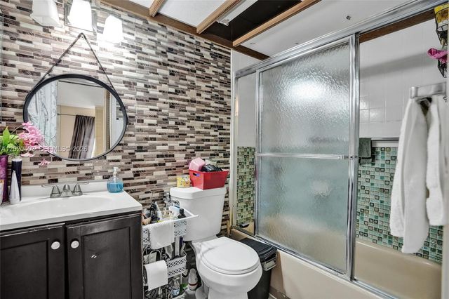 6408 NW 72nd Ave, Tamarac, FL 33321