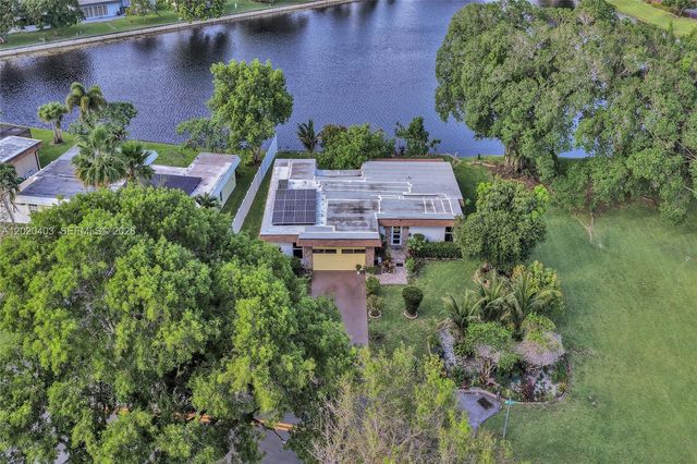 6408 NW 72nd Ave, Tamarac, FL 33321