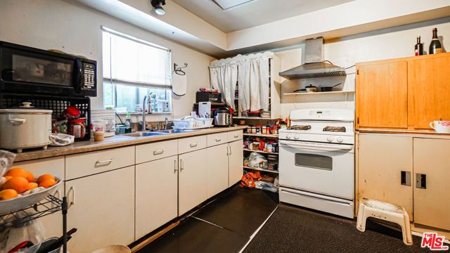 2120 Mozart Street, Los Angeles, CA 90031