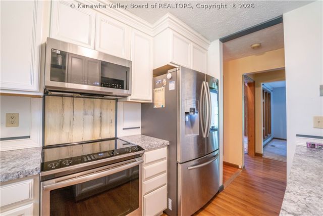 804 Evergreen Circle, Poca, WV 25159