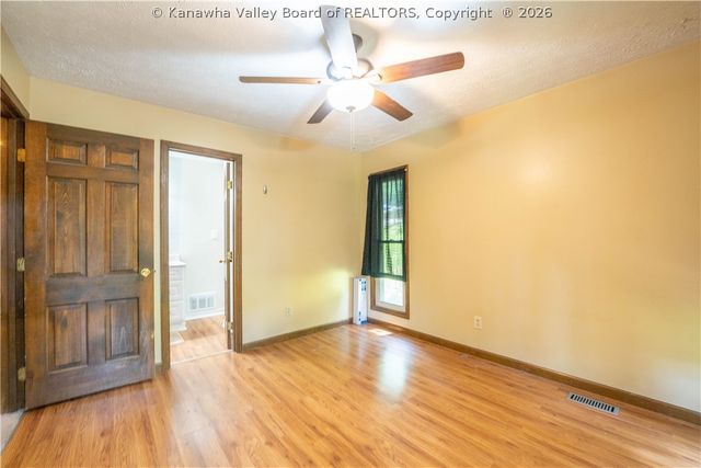 804 Evergreen Circle, Poca, WV 25159