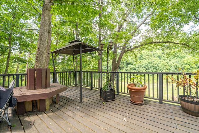 804 Evergreen Circle, Poca, WV 25159