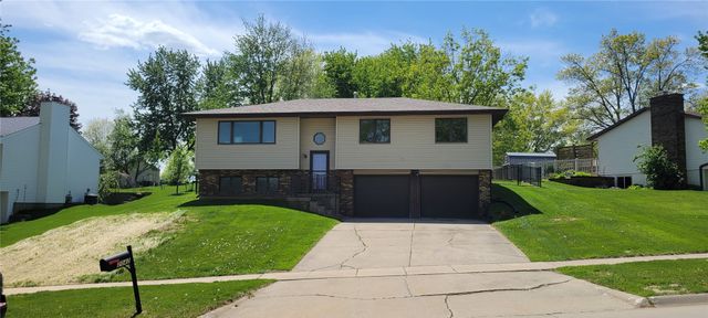 2042 North Ridge Drive, Coralville, IA 52241