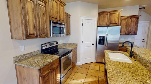 1247 N BAYCREST DR, Saratoga Springs, UT 84045