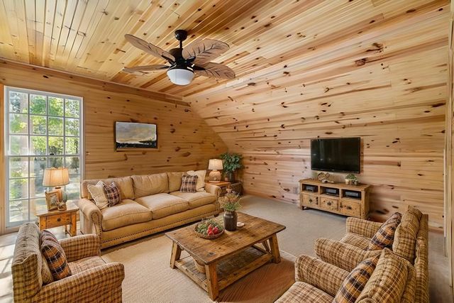 10482 Lake Shore Drive, Conroe, TX 77303