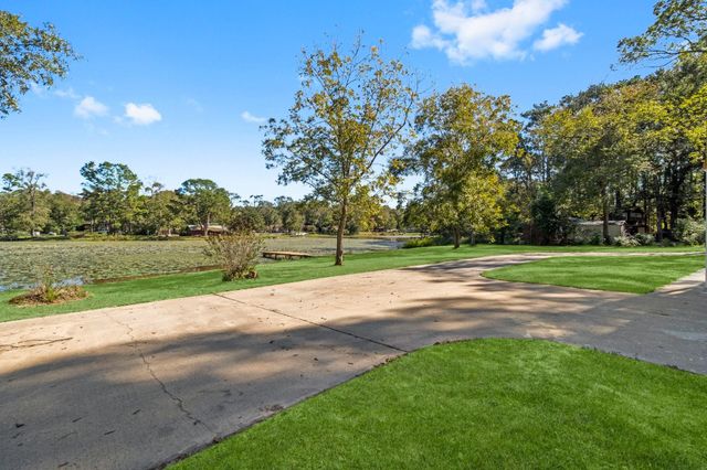 10482 Lake Shore Drive, Conroe, TX 77303