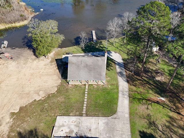 10482 Lake Shore Drive, Conroe, TX 77303