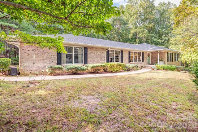 3 Sunningdale Drive, Flat Rock, NC 28731