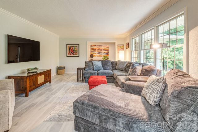 3 Sunningdale Drive, Flat Rock, NC 28731