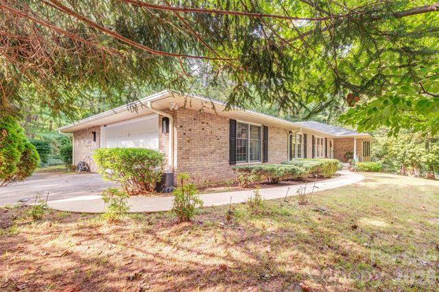 3 Sunningdale Drive, Flat Rock, NC 28731