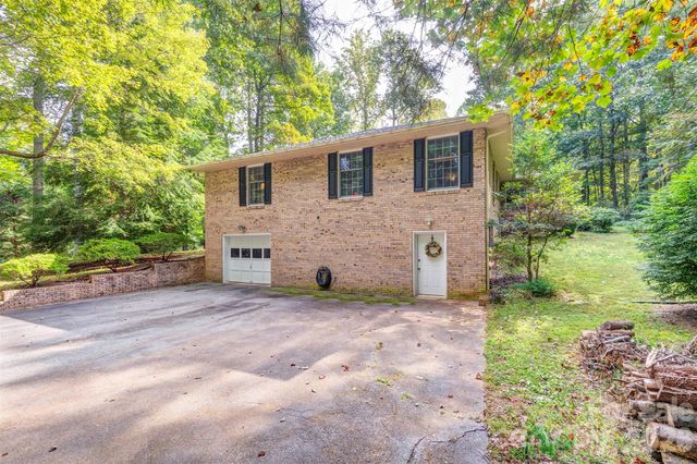 3 Sunningdale Drive, Flat Rock, NC 28731