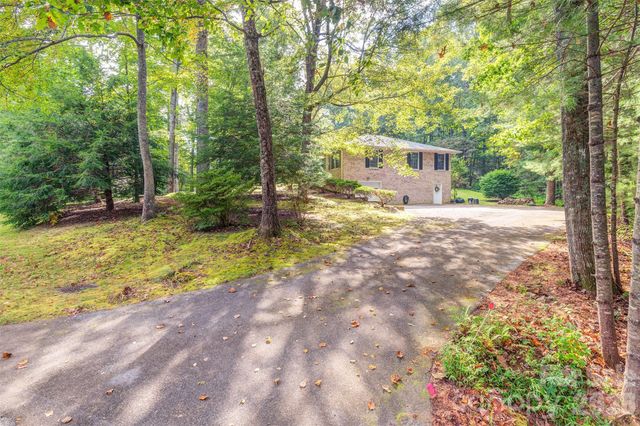 3 Sunningdale Drive, Flat Rock, NC 28731