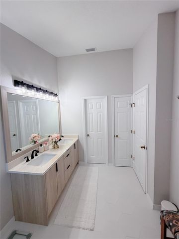 542 51ST AVENUE N, St Petersburg, FL 33703