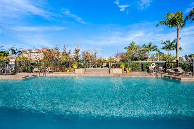 542 51ST AVENUE N, St Petersburg, FL 33703