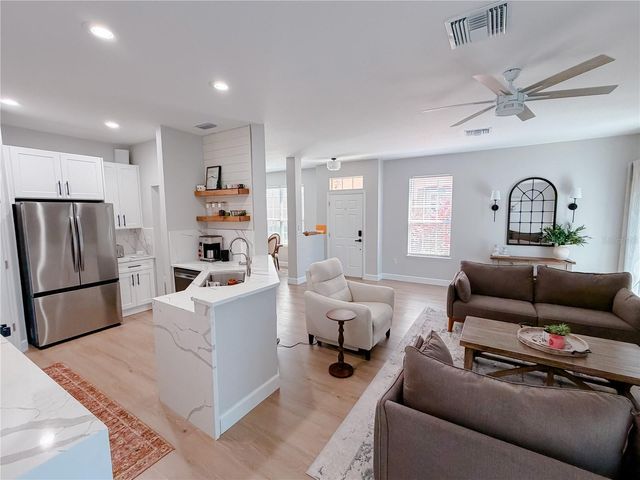 542 51ST AVENUE N, St Petersburg, FL 33703