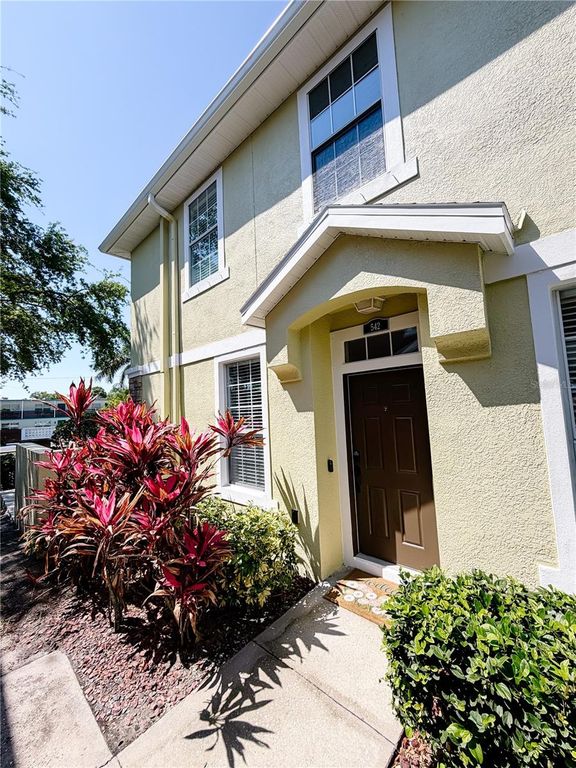 Image 2 of property listing at 542 51ST AVENUE N, St Petersburg, FL 33703