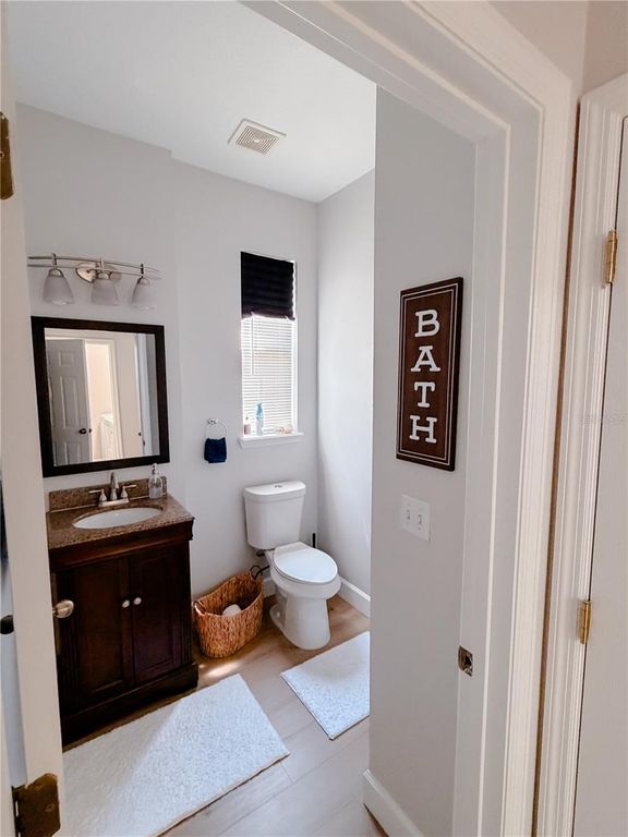 Image 19 of property listing at 542 51ST AVENUE N, St Petersburg, FL 33703