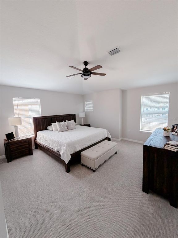 Image 21 of property listing at 542 51ST AVENUE N, St Petersburg, FL 33703