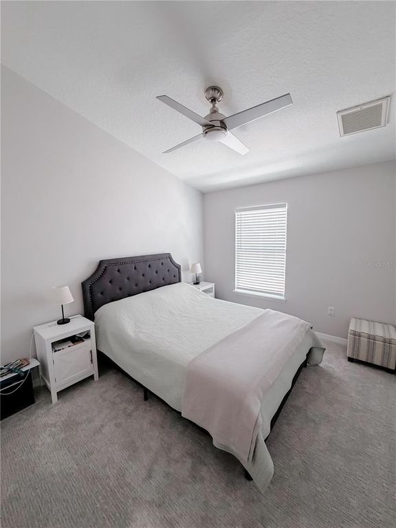 Image 26 of property listing at 542 51ST AVENUE N, St Petersburg, FL 33703