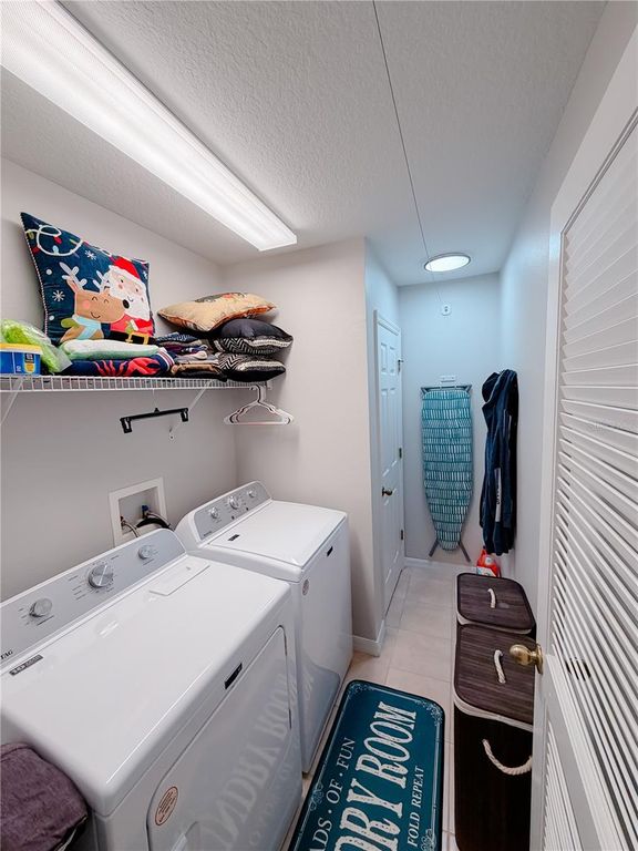 Image 29 of property listing at 542 51ST AVENUE N, St Petersburg, FL 33703