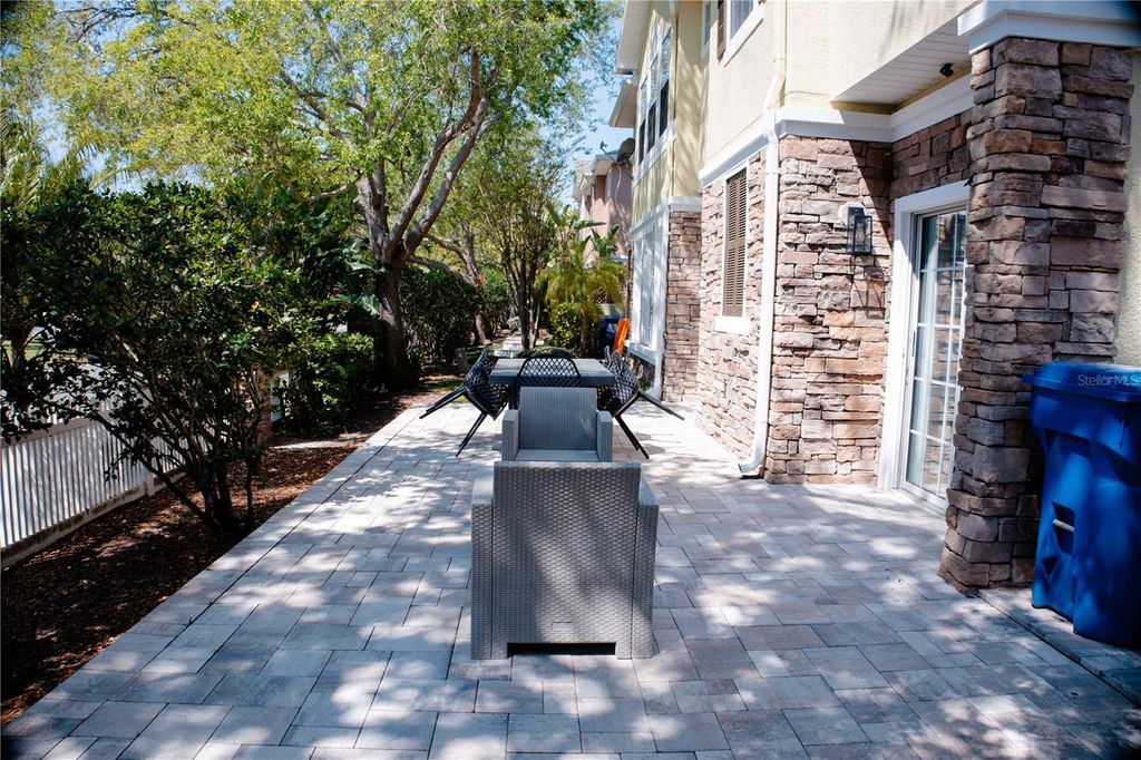 Image 30 of property listing at 542 51ST AVENUE N, St Petersburg, FL 33703