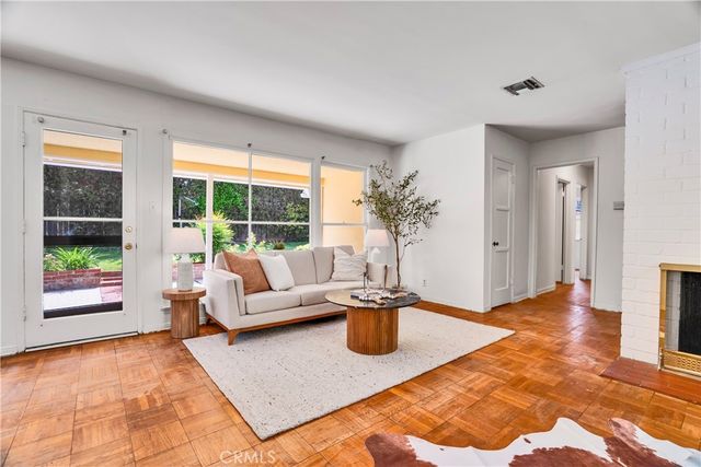 7862 Jellico Avenue, Northridge, CA 91325