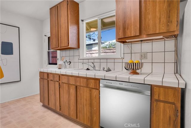 7862 Jellico Avenue, Northridge, CA 91325
