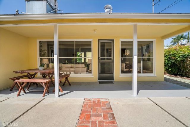 7862 Jellico Avenue, Northridge, CA 91325