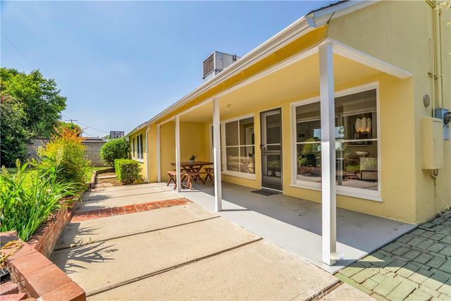 7862 Jellico Avenue, Northridge, CA 91325