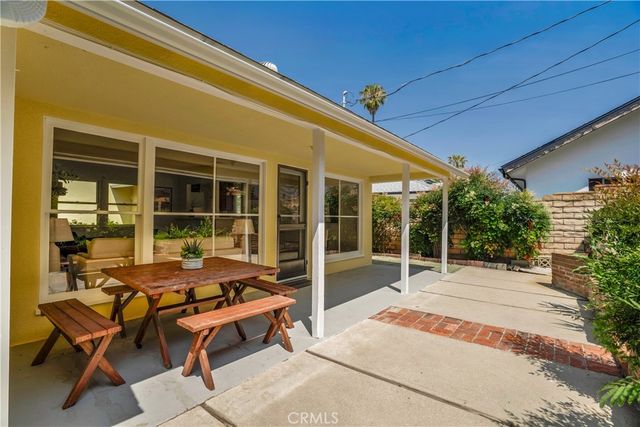7862 Jellico Avenue, Northridge, CA 91325