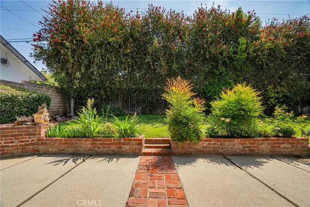 7862 Jellico Avenue, Northridge, CA 91325