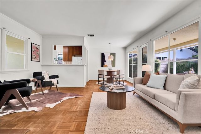 7862 Jellico Avenue, Northridge, CA 91325