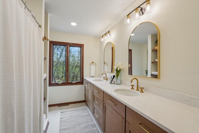 S64W35601 Piper ROAD, Eagle, WI 53119
