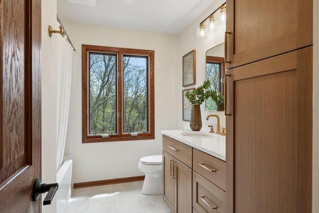 S64W35601 Piper ROAD, Eagle, WI 53119