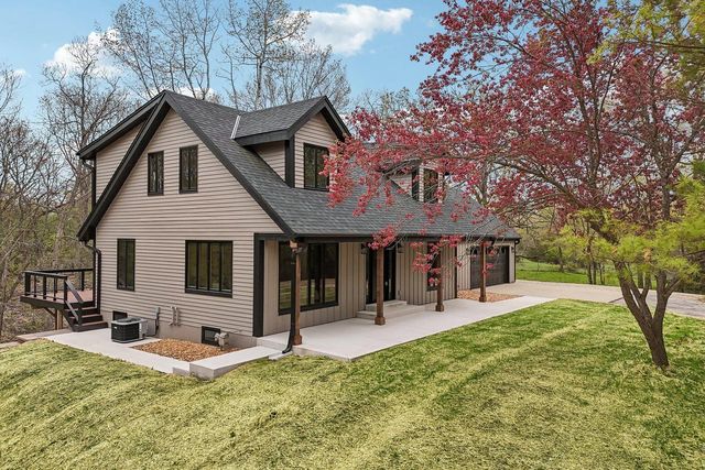 S64W35601 Piper ROAD, Eagle, WI 53119