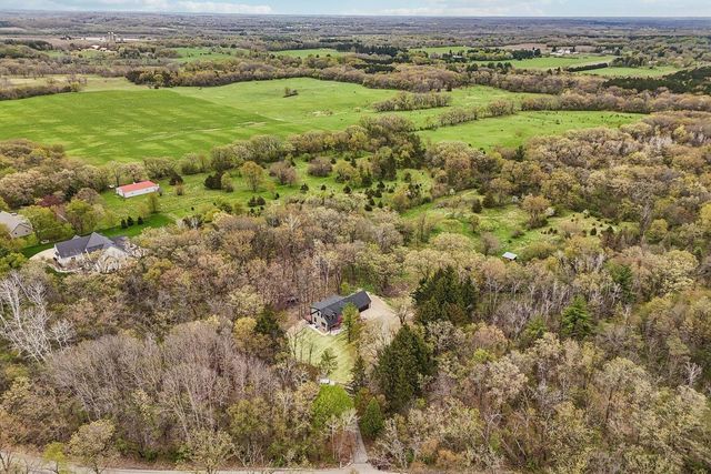 S64W35601 Piper ROAD, Eagle, WI 53119