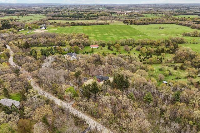 S64W35601 Piper ROAD, Eagle, WI 53119