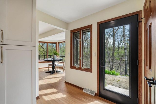 S64W35601 Piper ROAD, Eagle, WI 53119