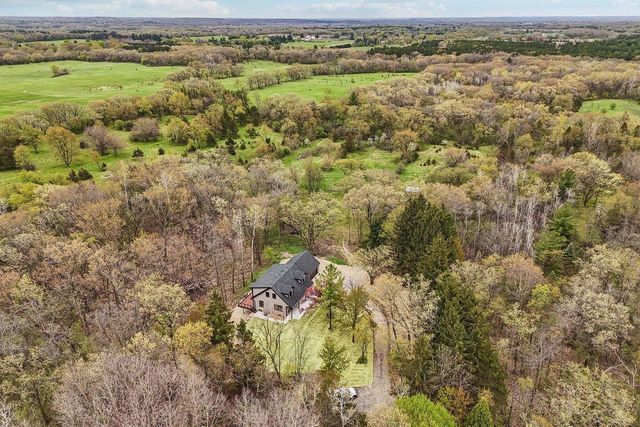 S64W35601 Piper ROAD, Eagle, WI 53119