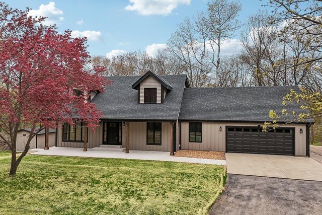 S64W35601 Piper ROAD, Eagle, WI 53119