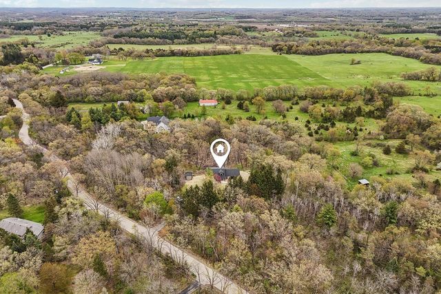 S64W35601 Piper ROAD, Eagle, WI 53119