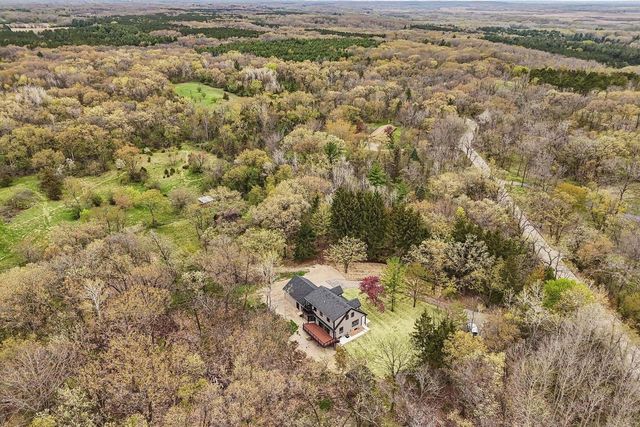 S64W35601 Piper ROAD, Eagle, WI 53119