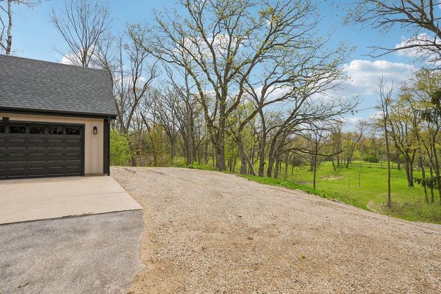 S64W35601 Piper ROAD, Eagle, WI 53119