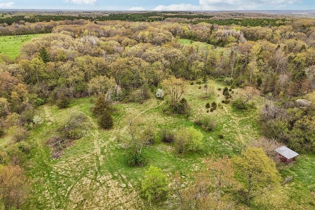 S64W35601 Piper ROAD, Eagle, WI 53119