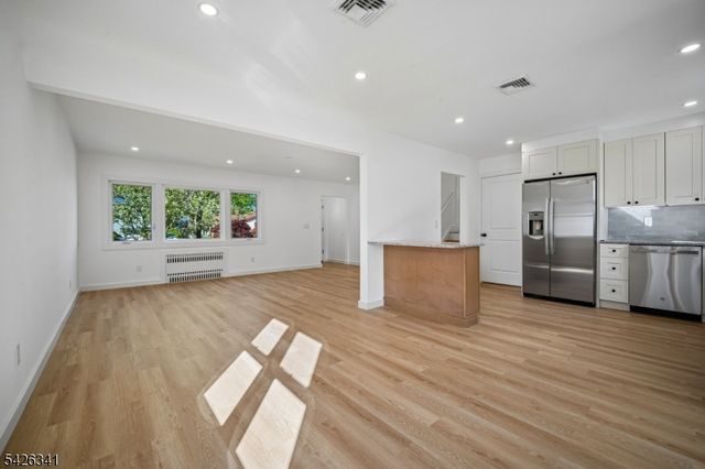 27 Mountainview Dr, Clifton City, NJ 07013