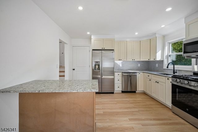 27 Mountainview Dr, Clifton City, NJ 07013